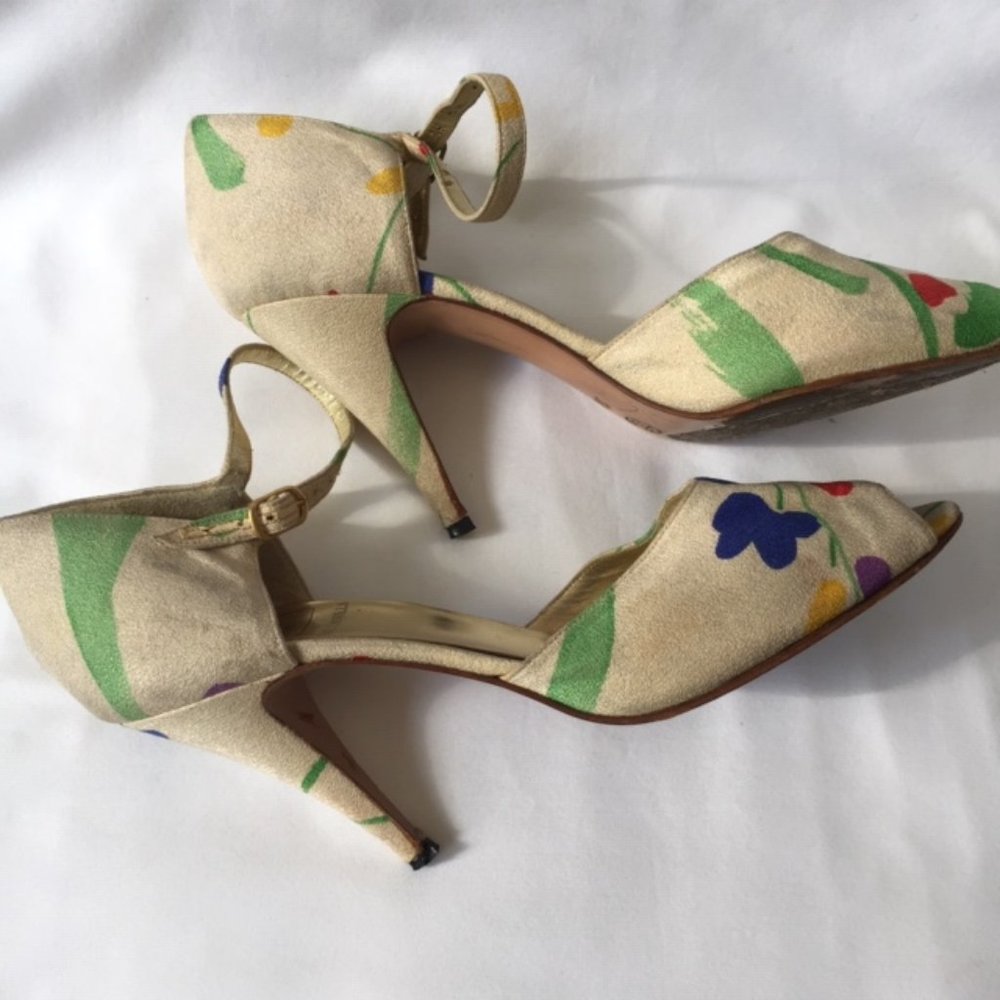 Vintage Valentino Garavani Couture Flower Heels - Picture 3 of 14